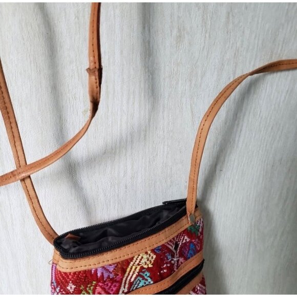 Woven Multicolor Guatemalan Boho Crossbody Zipper Pockets - Picture 4 of 9